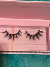 Load image into Gallery viewer, Lashes Nina&#39;s Boutique3
