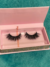 Load image into Gallery viewer, Lashes Nina&#39;s Boutique3
