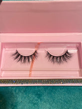 Load image into Gallery viewer, Lashes Nina&#39;s Boutique3
