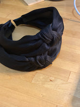 Load image into Gallery viewer, Solid center Knotted Fashion Headband
